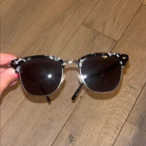 Diff Eyewear Black and White Sunglasses
